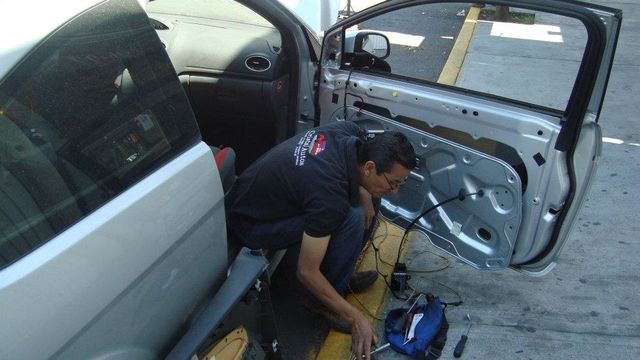 Reparación de vidrios eléctricos.