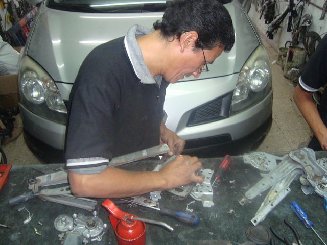 Reparación de motor manual.